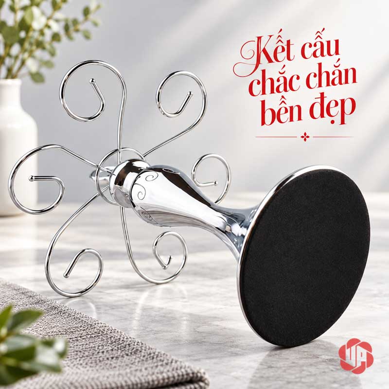 Giá Treo Ly Rượu Vang Màu Bạc Sáu Móc UP037L Giá bạc nằm nghiêng lộ móc treo và đáy đen