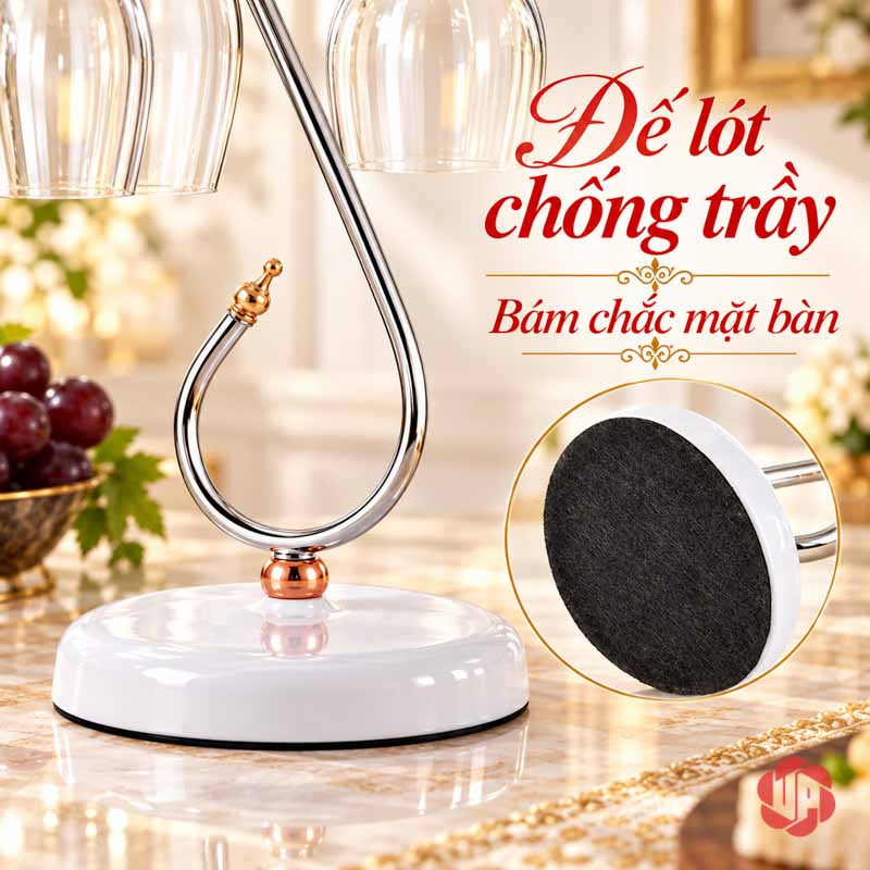 Giá Treo Ly Rượu Vang Dáng Uốn UP005L Cận chân đế trắng và lớp lót tối màu ở mặt dưới