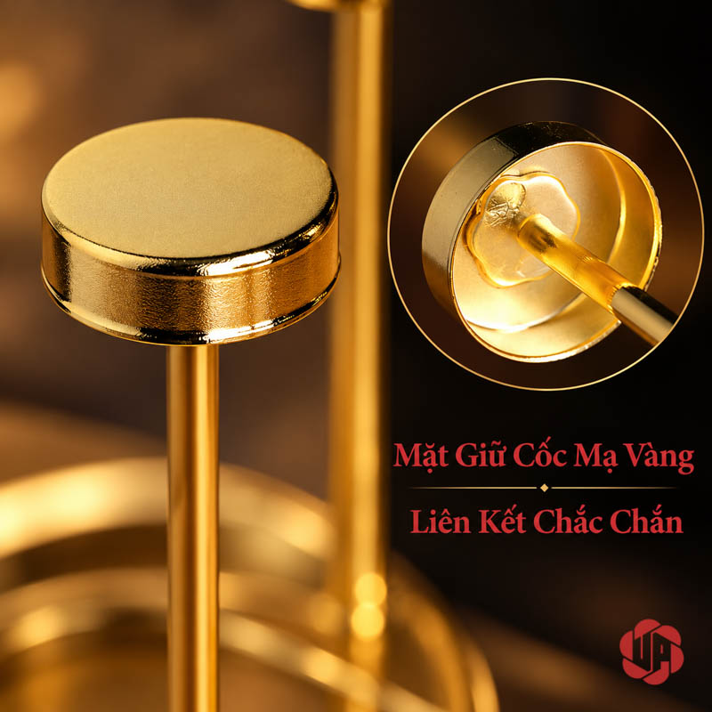 Giá Úp Cốc Để Bàn Tay Cầm Trái Tim UP002C Cận mặt đỡ cốc tròn màu vàng và mặt dưới của đầu đỡ