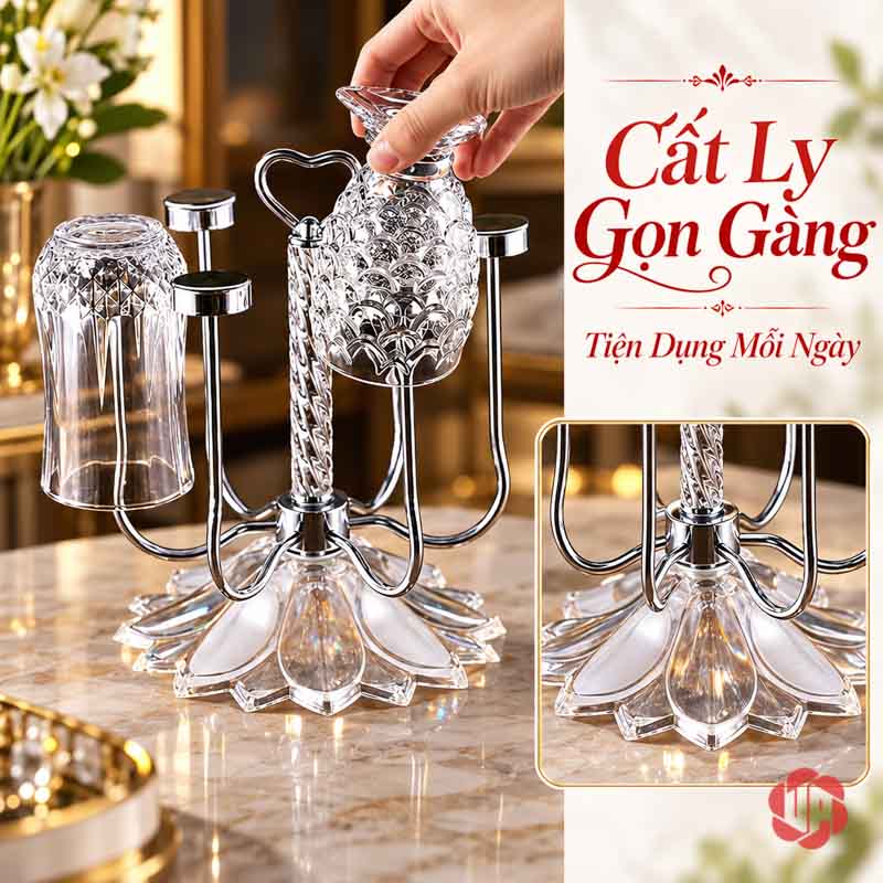 Giá Úp Cốc Để Bàn Tay Cầm Trái Tim UP002C Bàn tay nhấc một chiếc cốc khỏi giá màu bạc