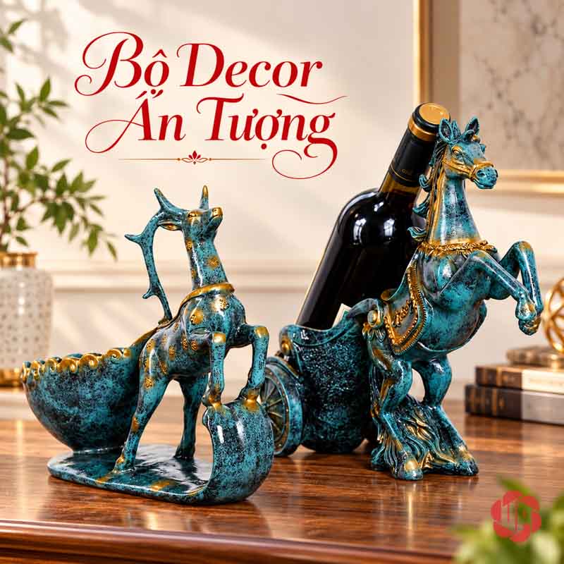 Kệ Rượu Vang Tuấn Mã Và Tuần Lộc Nghệ Thuật UP016R Kệ rượu vang tuấn mã và tuần lộc đặt cạnh nhau, một mẫu ngựa chồm vó và một mẫu hươu có gạc.
