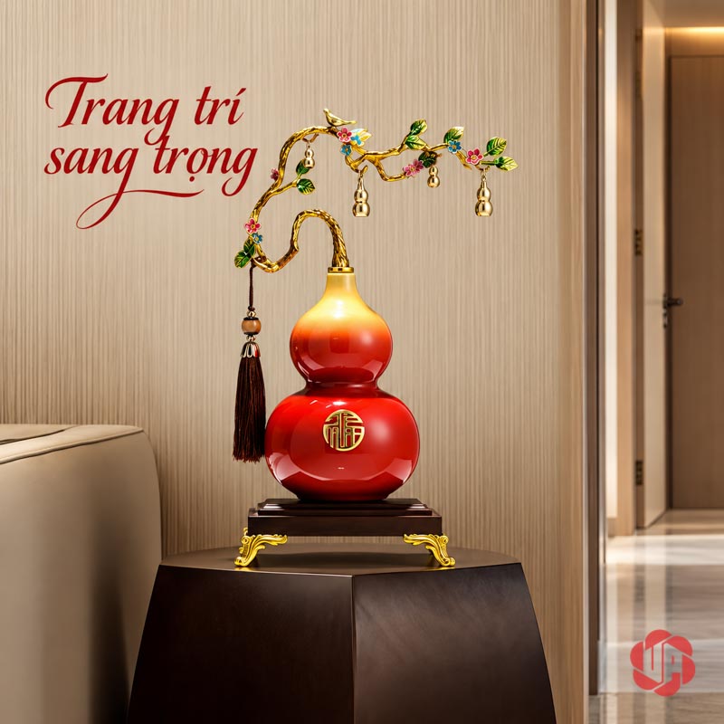 Hồ Lô Phong Thủy Gốm Sứ Chữ Phúc UP058A Hồ lô cành treo trên kệ cao cạnh ghế sofa