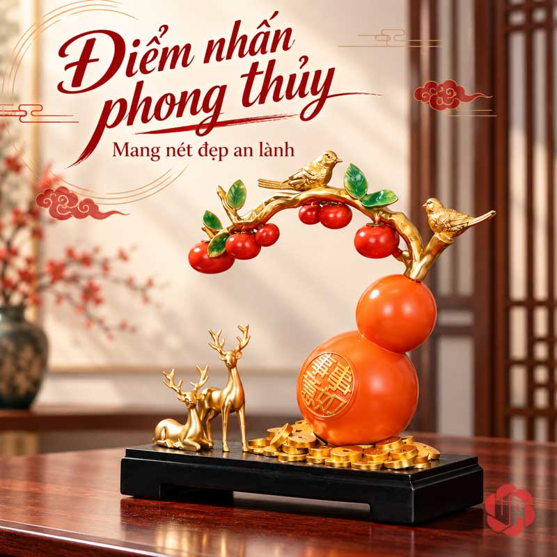 Hồ Lô Phong Thủy Hươu Và Chim Cành Hồng UP058 Hồ lô có họa tiết vàng nhìn chếch trên bàn gỗ