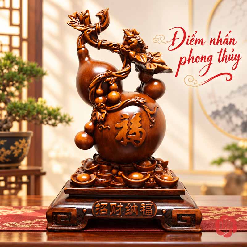 Hồ Lô Phong Thủy Phúc Lộc Màu Nâu Gỗ UP076V Hồ lô phong thủy đặt trên khăn đỏ trong không gian Á Đông