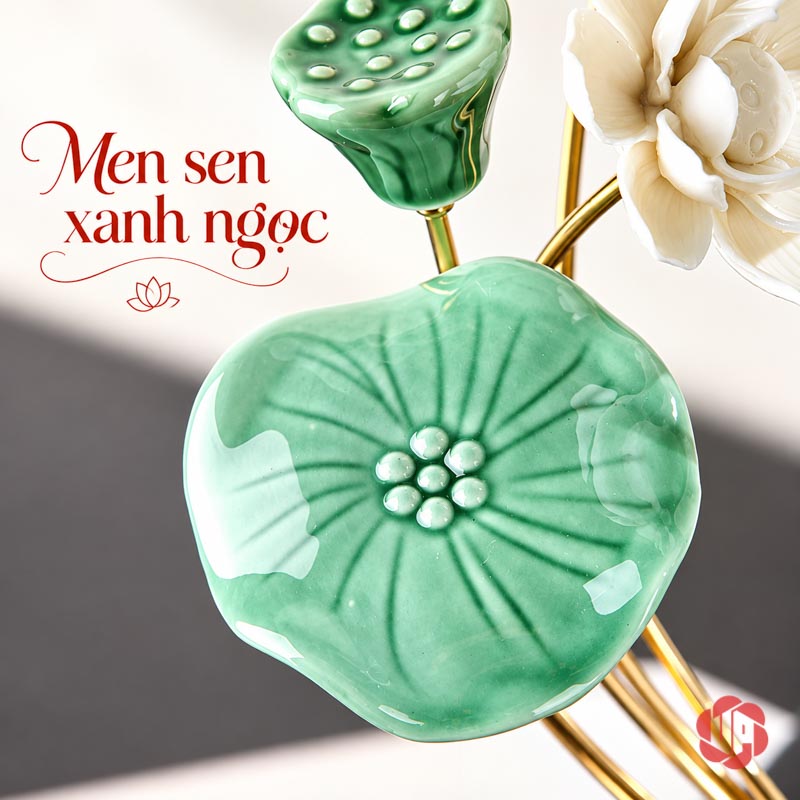 Hoa Sen Trang Trí Gốm Sứ Và Hợp Kim UP019 Hoa sen trang trí cận cảnh gân lá xanh và đài sen