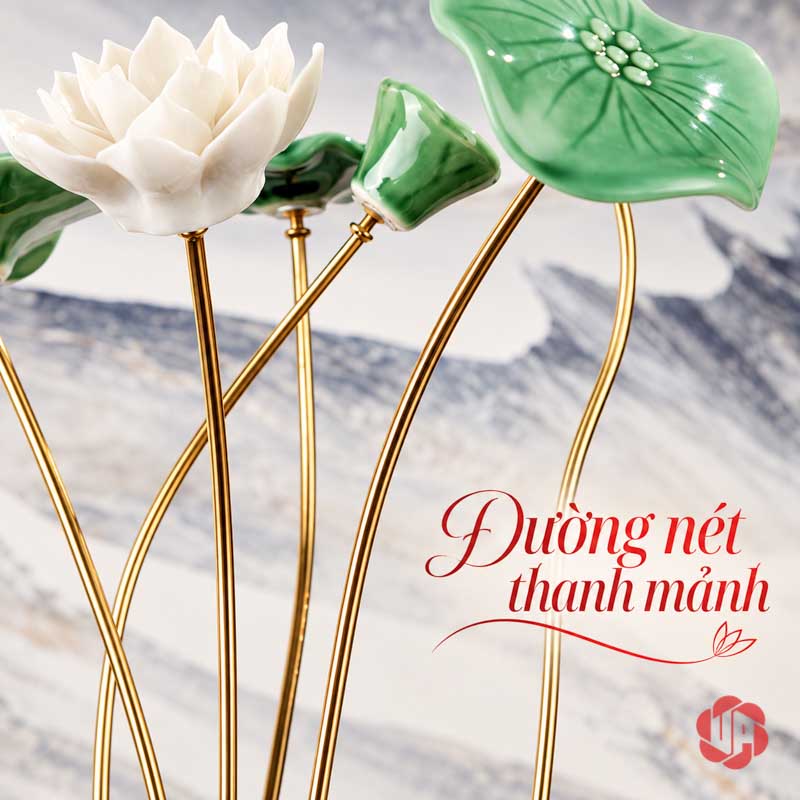 Hoa Sen Trang Trí Gốm Sứ Và Hợp Kim UP019 Hoa sen trang trí cận cảnh hoa trắng trên cành vàng