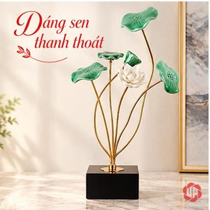 Hoa sen trang trí dáng cao với cành vàng thanh mảnh