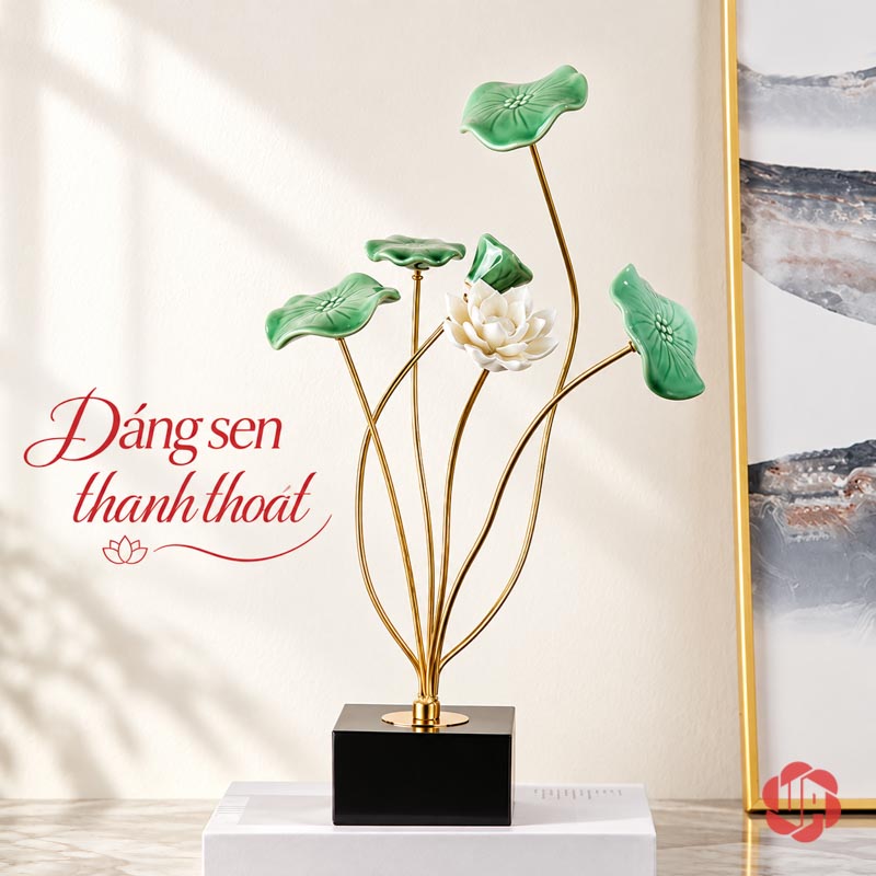 Hoa Sen Trang Trí Gốm Sứ Và Hợp Kim UP019 Hoa sen trang trí trắng dáng cao trên nền kê trắng