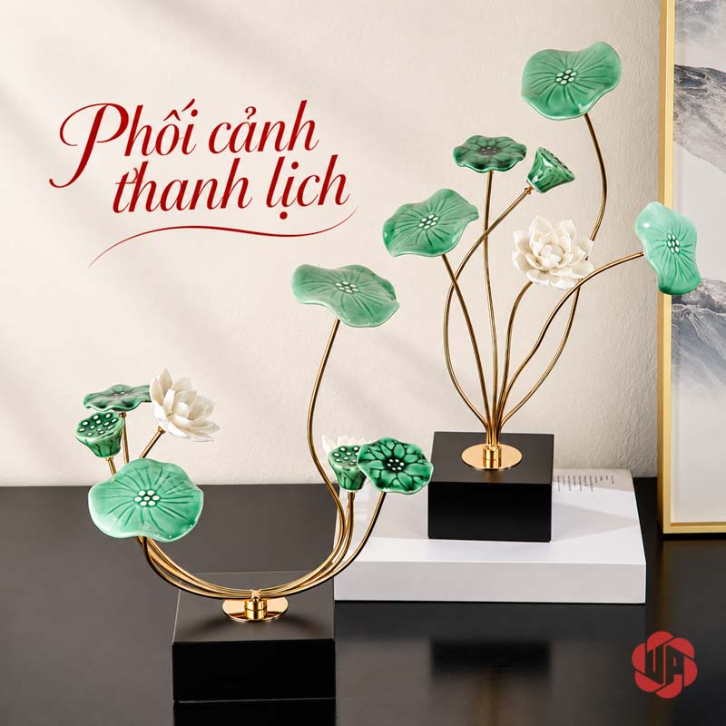 Hoa Sen Trang Trí Gốm Sứ Và Hợp Kim UP019 Hoa sen trang trí trắng sắp xếp trước sau trên kệ