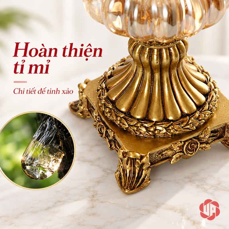 Lọ Hoa Thủy Tinh Tân Cổ Điển Viền Vàng UPT13 chi tiết góc chân đế của lọ hoa thủy tinh tân cổ điển UPT13