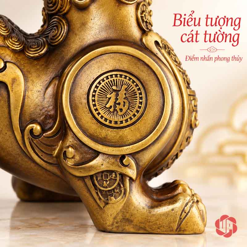 Cặp Tượng Tỳ Hưu Phong Thủy Bằng Đồng UPD002 Cận cảnh chữ Phúc trong họa tiết tròn bên thân tượng tỳ hưu bằng đồng