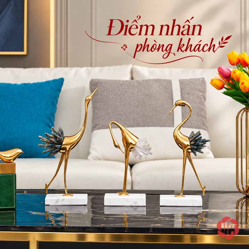 Đồ Trang Trí Phòng, Tượng Chim Hồng Hạc Bằng Đồng UPD069 Ba tượng hồng hạc đuôi xanh xám trên bàn trà trước sofa sáng màu