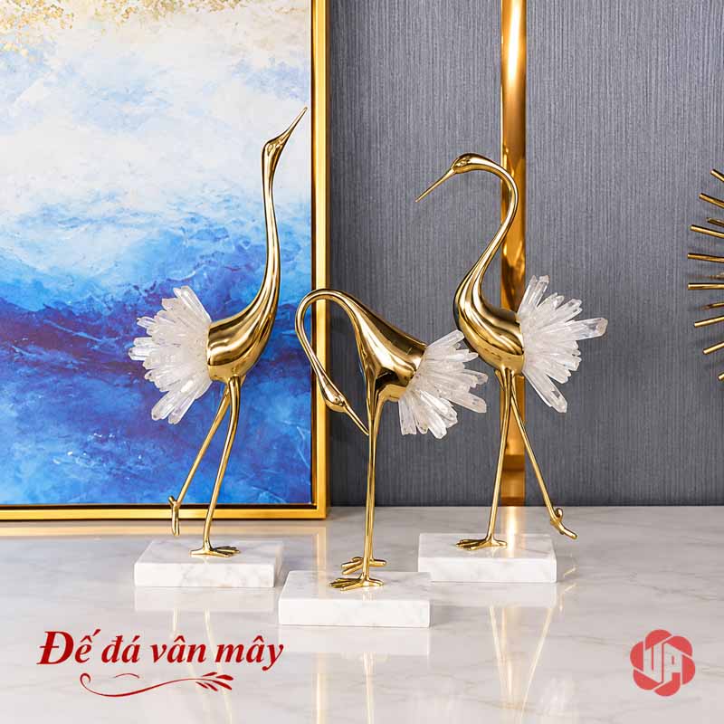 Đồ Trang Trí Phòng, Tượng Chim Hồng Hạc Bằng Đồng UPD069 Các tượng hồng hạc trên chân đế trắng vân xám trước tranh xanh