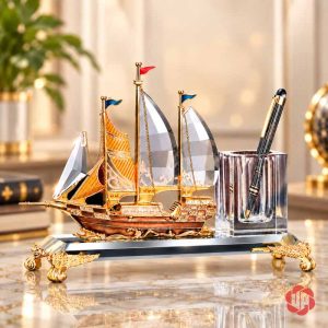 Hộp bút để bàn thuyền buồm mẫu A1 với ống cắm bút bên phải