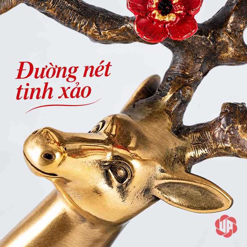 Tượng Hươu Bằng Đồng Tài Lộc, Dáng Nằm Hoa Đỏ UPD070 Cận đầu hươu ánh vàng, đôi tai và phần gốc sừng