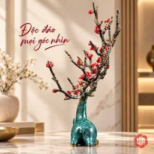 Tượng hươu xanh dáng nằm nhìn chếch, sừng cành hoa đỏ vươn cao
