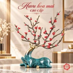 Tượng hươu nằm thân xanh, đầu vàng, tán sừng có nhiều hoa đỏ