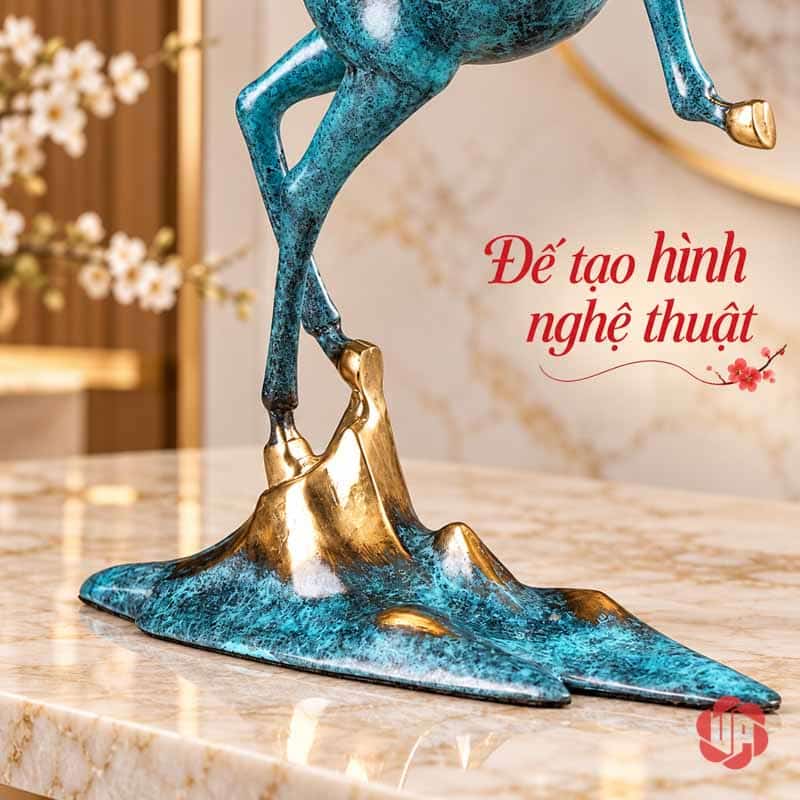 Tượng Hươu Nghệ Thuật Bằng Đồng, Dáng Vươn Hoa Đỏ UPD071 Cận chân trụ và bệ tượng hươu phối xanh với ánh vàng