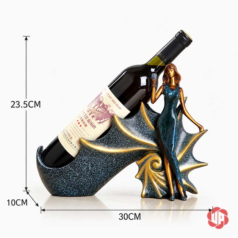 Kệ Rượu Vang Cô Gái Châu Âu Nghệ Thuật UP014R Ảnh kích thước kệ rượu vang cô gái châu Âu màu xanh: dài 30 cm, rộng 10 cm, cao 23,5 cm.