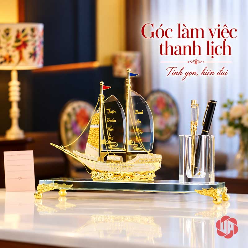Khay Cắm Bút Để Bàn Thuyền Buồm Có Cờ Và Không Cờ UP046B Khay cắm bút để bàn thuyền buồm không cờ cạnh thiệp nhỏ trên bàn