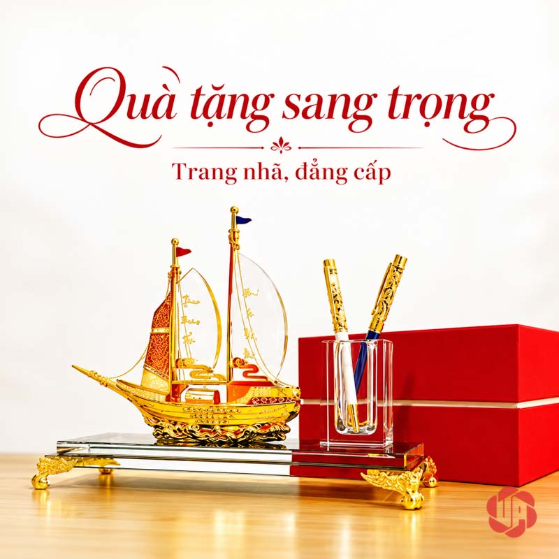 Khay Cắm Bút Để Bàn Thuyền Buồm Có Cờ Và Không Cờ UP046B Khay cắm bút để bàn thuyền buồm không cờ đặt cạnh hộp đỏ
