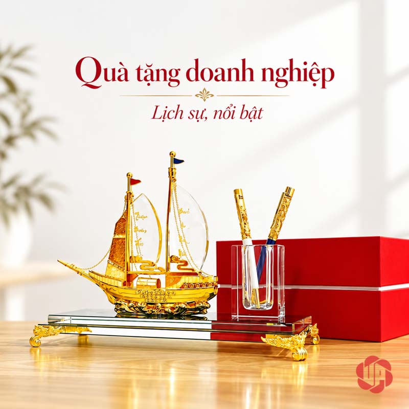 Khay Cắm Bút Để Bàn Thuyền Buồm Có Cờ Và Không Cờ UP046B Khay cắm bút để bàn thuyền buồm và ống bút trong cạnh hai hộp đỏ