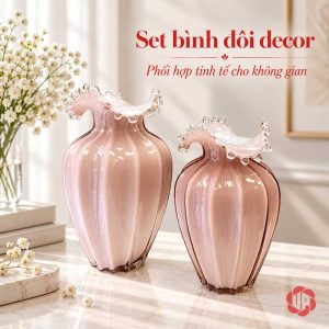 Cặp bình hoa thủy tinh hồng ngọc dáng cao thấp miệng viền trắng