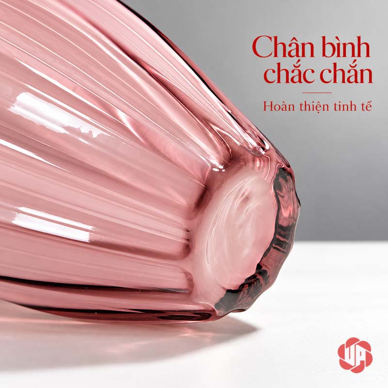Lọ Hoa Thủy Tinh Hồng Phấn Miệng Cánh Hoa UPT15 Chi tiết đáy lọ thủy tinh hồng với các đường gân tập trung chắc chắn
