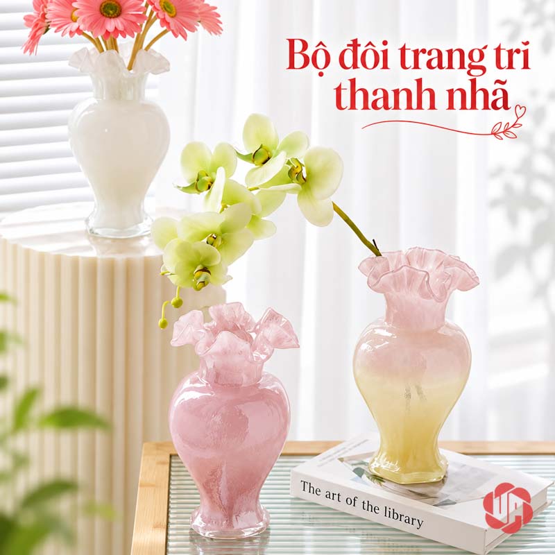 Lọ Hoa Thủy Tinh Pastel Nghệ Thuật Trang Trí Phòng Khách UPT14 Ba bình hoa pastel kết hợp hoa và đồ nội thất – lọ hoa thủy tinh pastel UPT14