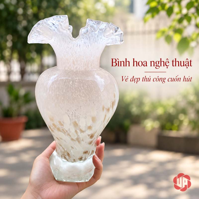 Lọ Hoa Thủy Tinh Pastel Nghệ Thuật Trang Trí Phòng Khách UPT14 Chi tiết tay cầm lọ hoa trắng có họa tiết vân – lọ hoa thủy tinh pastel UPT14