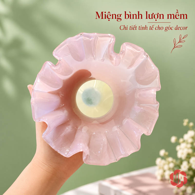 Lọ Hoa Thủy Tinh Pastel Nghệ Thuật Trang Trí Phòng Khách UPT14 Cận cảnh lòng miệng lọ hoa màu hồng – lọ hoa thủy tinh pastel UPT14