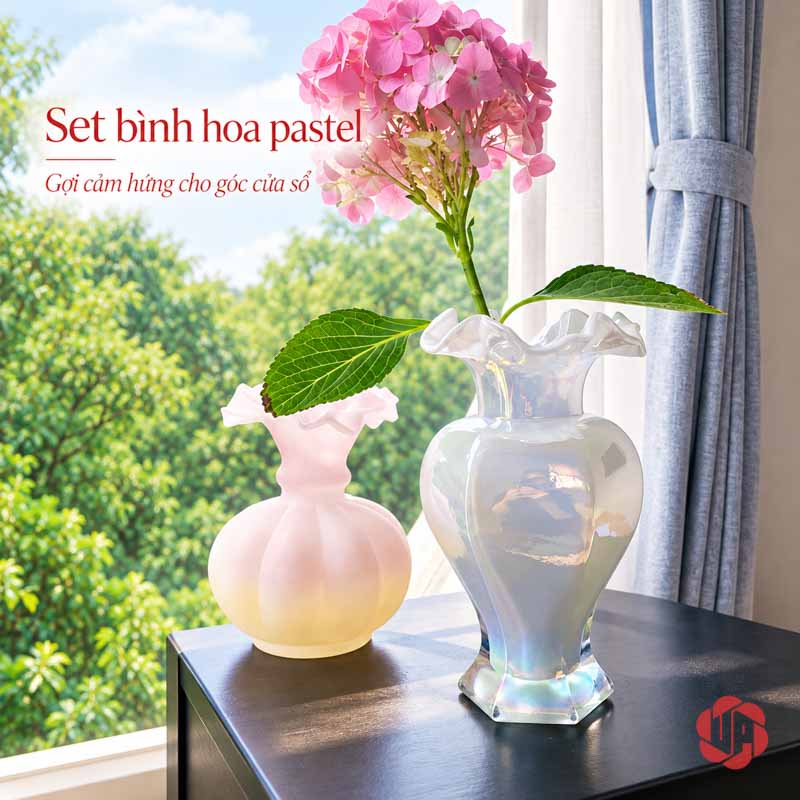 Lọ Hoa Thủy Tinh Pastel Nghệ Thuật Trang Trí Phòng Khách UPT14 Lọ hồng và lọ trong trong khung cảnh hoa tự nhiên – lọ hoa thủy tinh pastel UPT14