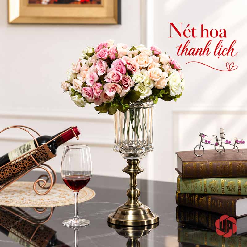 Lọ Hoa Thủy Tinh Tân Cổ Điển Chân Ánh Kim UPT11 Lọ thủy tinh chân đồng cắm hoa hồng pastel trên mặt bàn