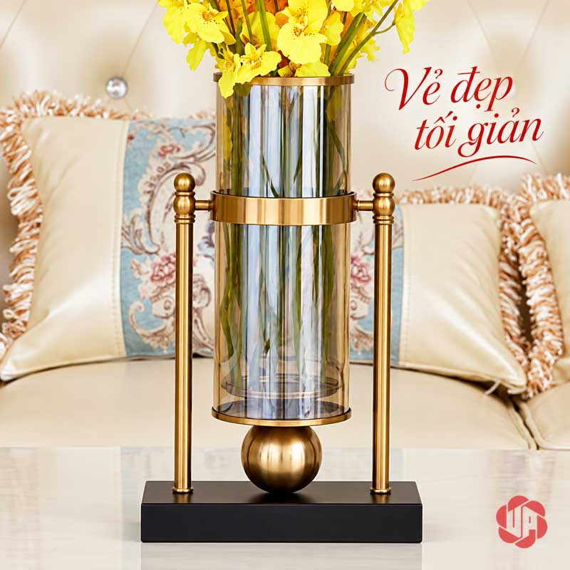 Lọ Hoa Thủy Tinh Cao Cấp Khung Vàng Hiện Đại UPT08 Lọ hoa thủy tinh cắm hoa vàng với khung kim loại thanh mảnh
