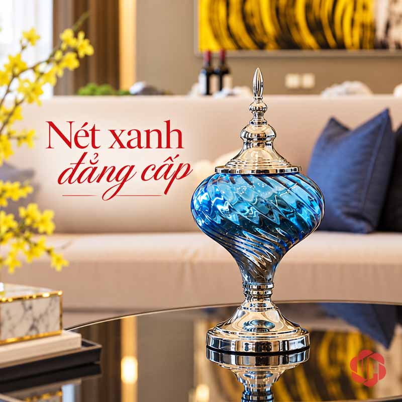 Bộ Lọ Hoa Thủy Tinh Xanh Bạc Tân Cổ Điển UPT09 Lọ thủy tinh xanh dáng cao có nắp nhọn và đế kim loại sáng