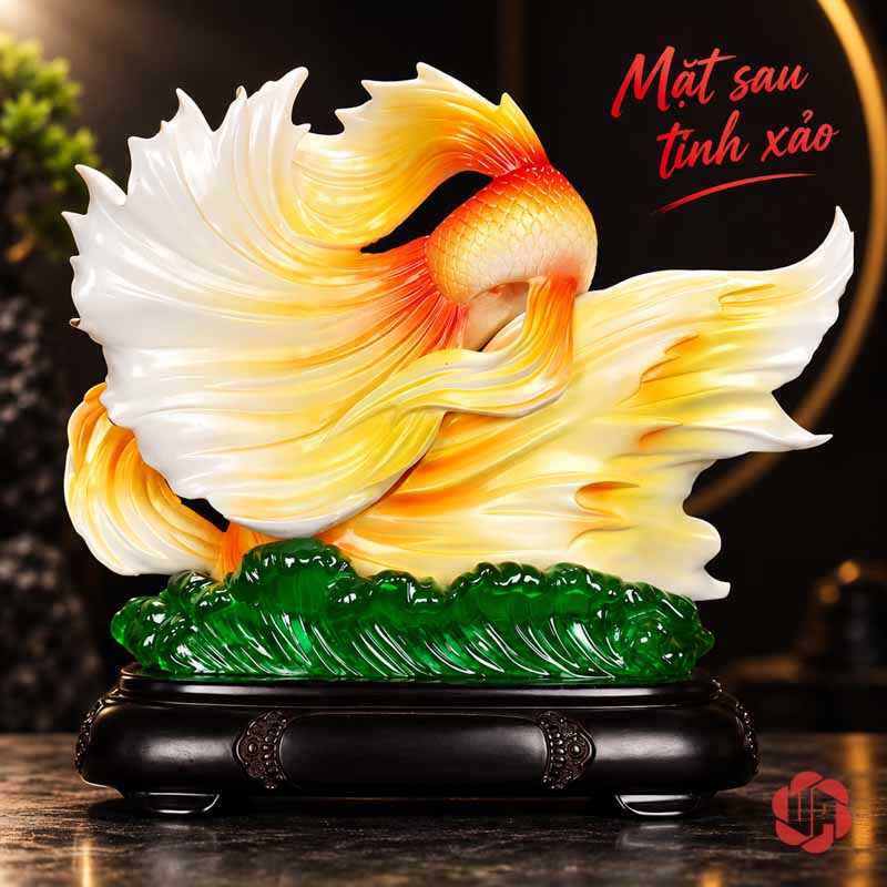 Tượng Trang Trí Phong Thủy Đôi Cá Koi May Mắn UPV081 Mặt sau tượng đôi cá Koi vây trắng vàng trên sóng xanh