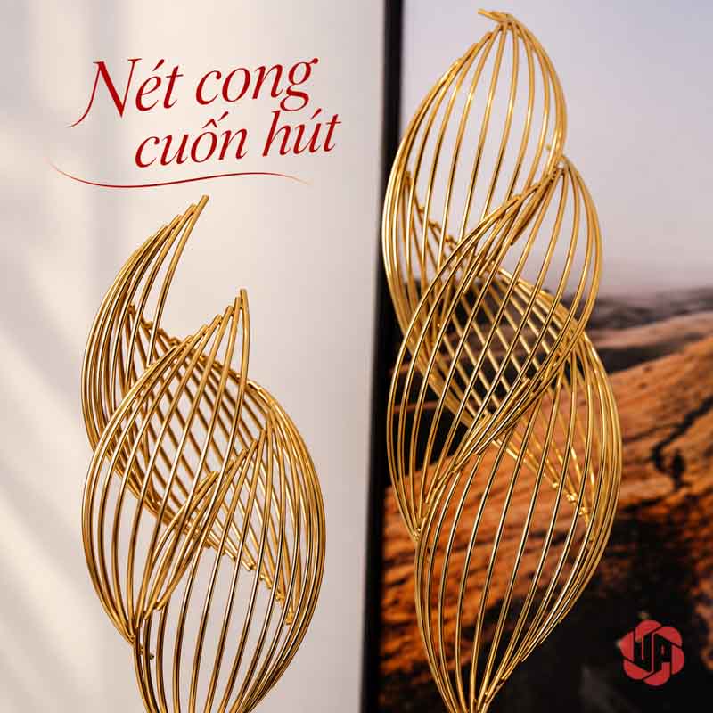Ngọn Lửa Decor Trang Trí Ánh Vàng UP026 Ngọn lửa decor cận cảnh hai lớp thanh vàng uốn mềm