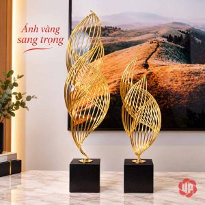 Ngọn lửa decor cao thấp trước tranh phong cảnh