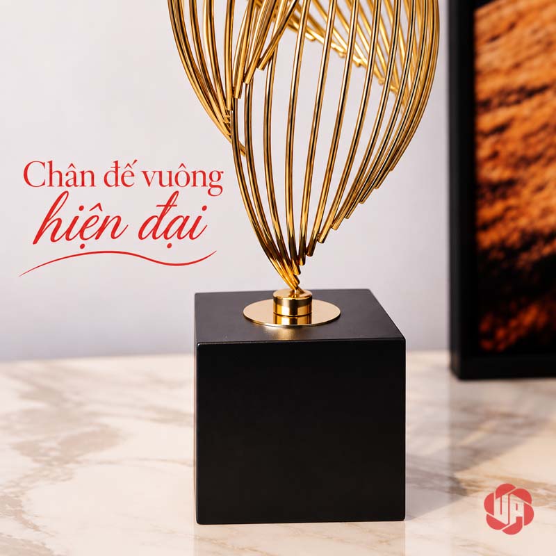 Ngọn Lửa Decor Trang Trí Ánh Vàng UP026 Ngọn lửa decor chi tiết thân vàng gắn trên đế đen