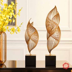 Ngọn lửa decor đế đen bày đôi cạnh bình hoa