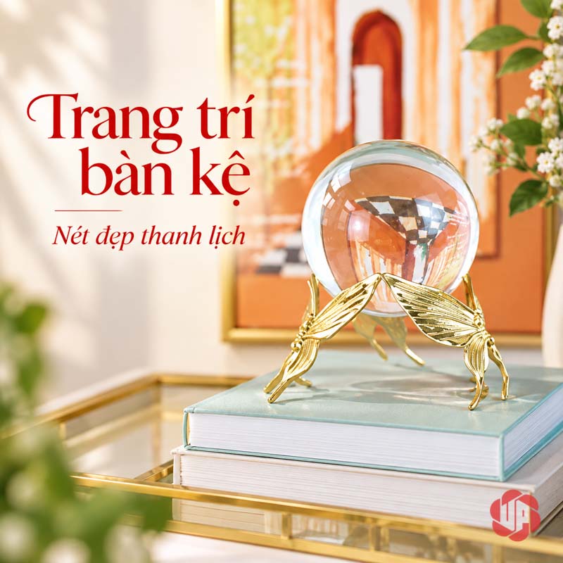 Cầu Thủy Tinh Trang Trí Chân Bướm Ánh Vàng UP013 Quả cầu pha lê chân bướm trên sách trong khay vàng
