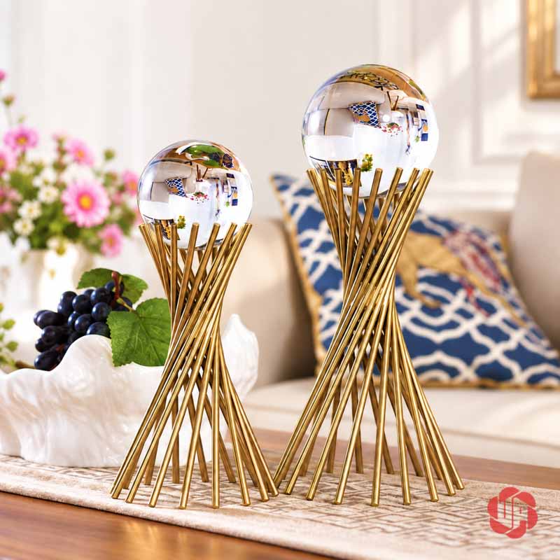 Quả Cầu Thủy Tinh Trang Trí Chân Xoắn Ánh Vàng UP022 Quả cầu thủy tinh chân vàng phối trên bàn phòng khách
