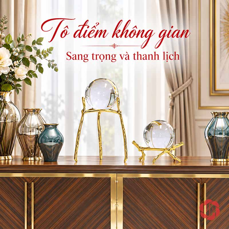 Quả Cầu Thủy Tinh Trang Trí Chân Đồng Cành Cây UP014 Quả cầu thủy tinh trang trí phối cùng các bình màu trên console