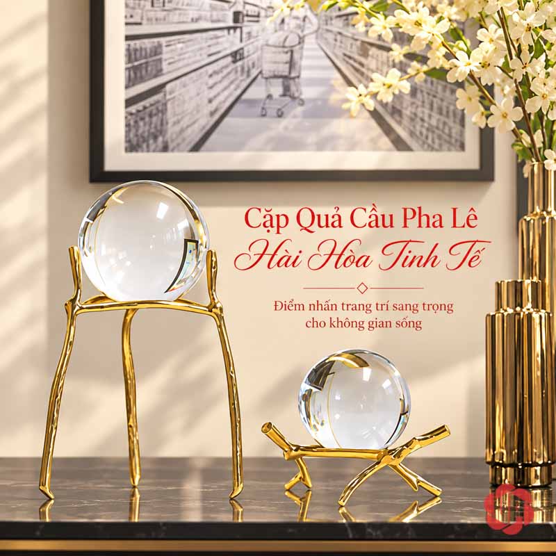 Quả Cầu Thủy Tinh Trang Trí Chân Đồng Cành Cây UP014 Quả cầu thủy tinh trang trí phối hai dáng trước tranh đen trắng