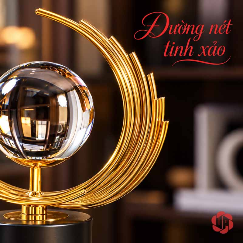 Quả Cầu Thủy Tinh Trang Trí Để Bàn UP064V Quả cầu thủy tinh với chi tiết vòng cung dài ngắn