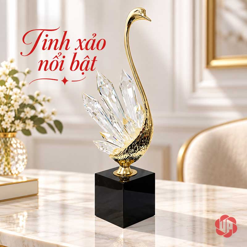 Tượng Decor Đôi Chim Thiên Nga Cao Cấp, Đồng Và Pha Lê UPD072-A Thiên nga cổ dài nhìn chếch trên đế vuông đen, đuôi pha lê mở sang bên