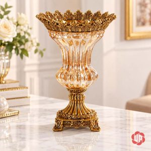 toàn cảnh chiếc lọ trên mặt bàn sáng của lọ hoa thủy tinh tân cổ điển UPT13