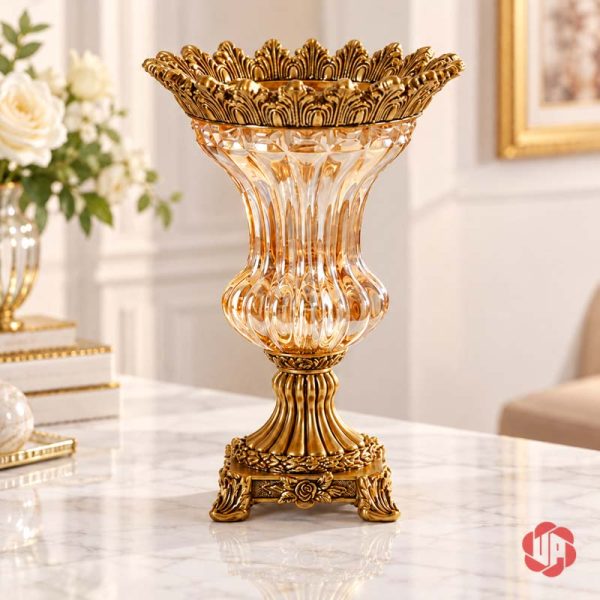 toàn cảnh chiếc lọ trên mặt bàn sáng của lọ hoa thủy tinh tân cổ điển UPT13