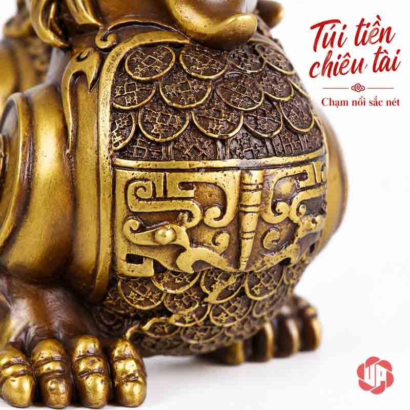 Cặp Tượng Tỳ Hưu Phong Thủy Bằng Đồng UPD002 Cận cảnh họa tiết tiền cổ ở ngực tượng tỳ hưu phong thủy bằng đồng