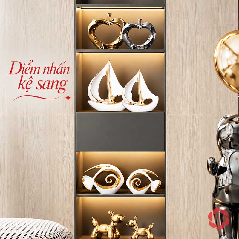 Tượng Decor Cánh Buồm Xuôi Gió Gốm Sứ Trắng Vàng UP053-A Tượng decor cánh buồm xuôi gió hai cỡ trong ô tủ trưng bày